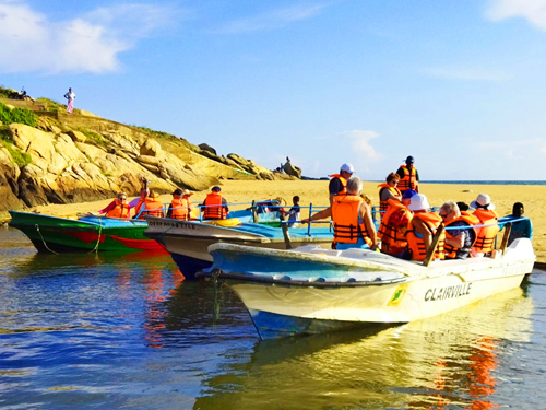 Walawe Boat Safari & Ussangoda Tour From Tangalle