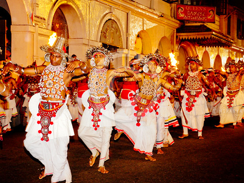 Kandy Esala Perahera Speciale Sri Lanka Tour